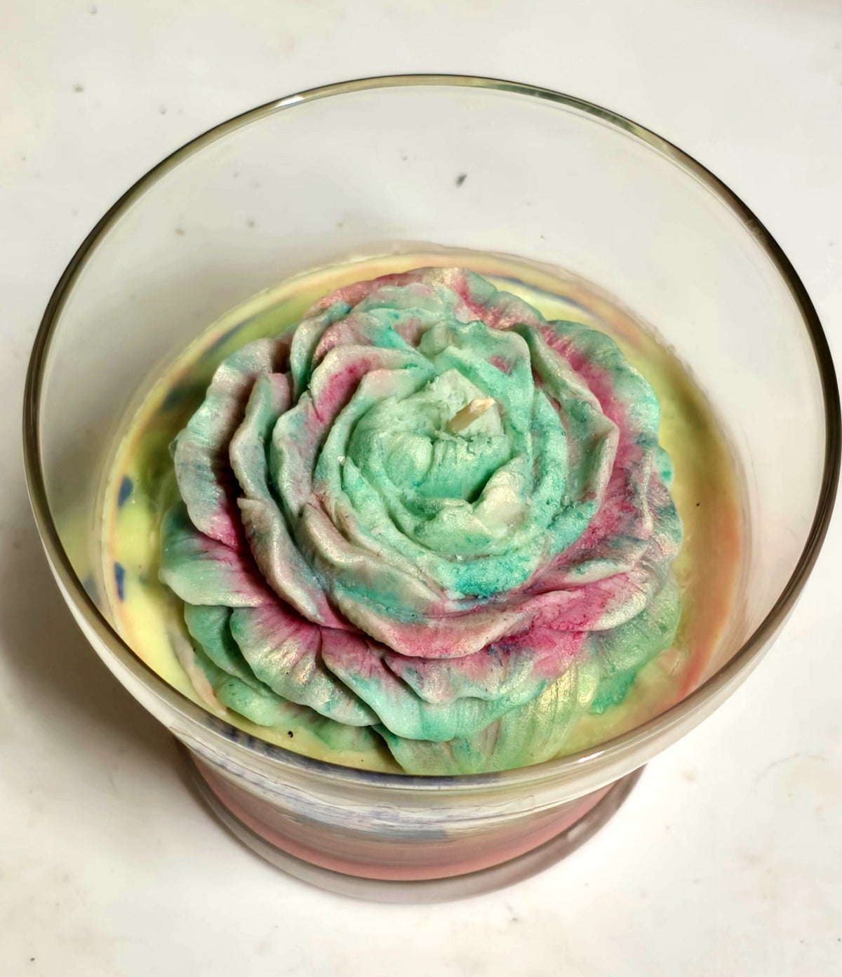 Bougie en cire de soja parfumée Rose Wonderland – Coulée à la main | 40 heures de combustion
