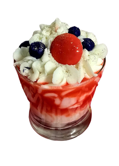 Strawberries & Cream Scented Candle – 10 oz