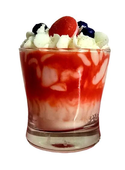 Strawberries & Cream Scented Candle – 10 oz