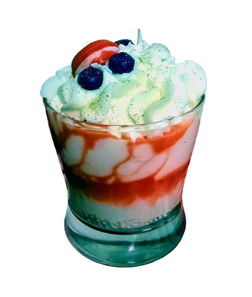 Strawberries & Cream Scented Candle – 10 oz